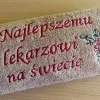 Prezent dla lekarza na podziękowanie - ręcznik z napisem